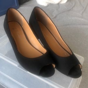 Chinese Laundry peep toe kitten heels